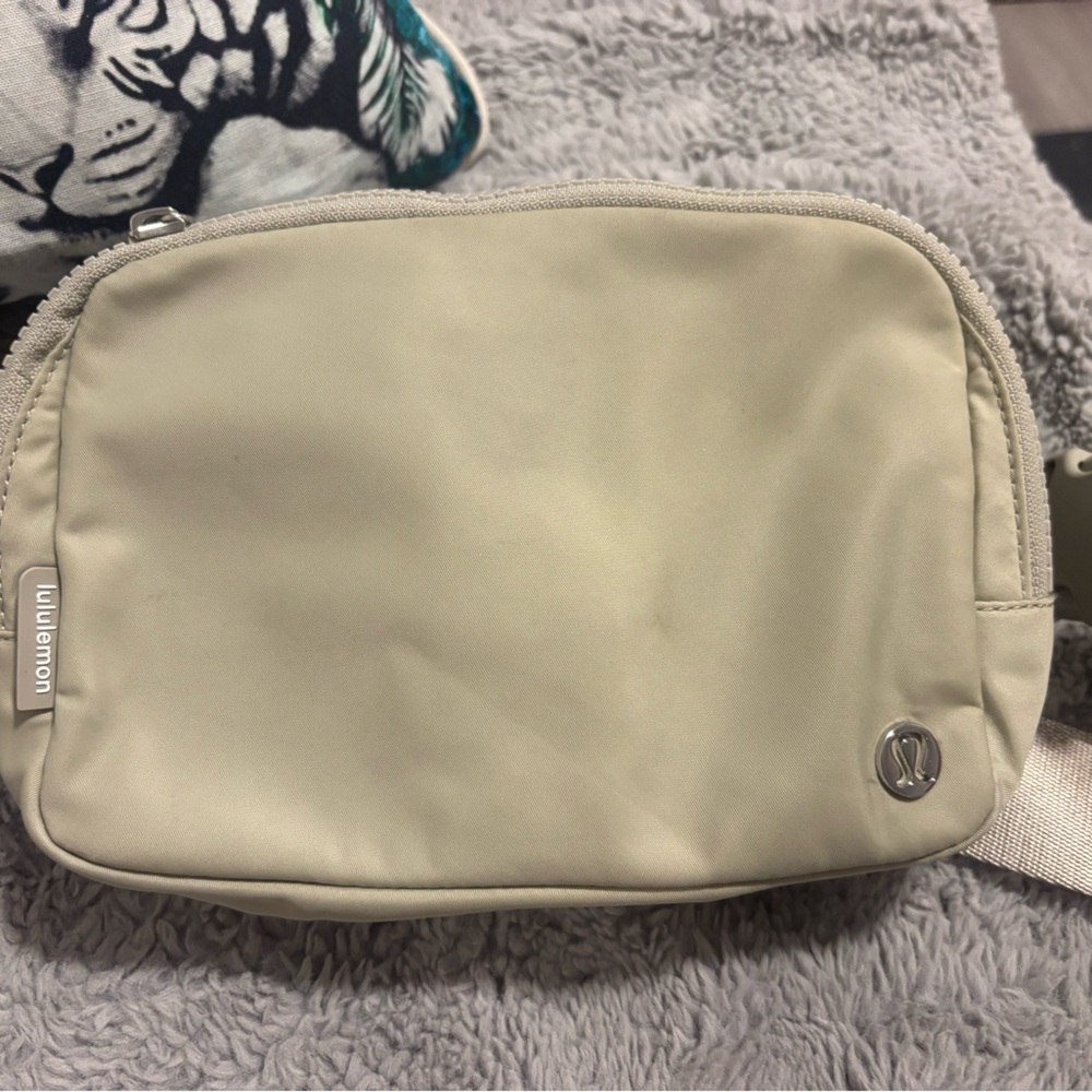 Grey Lululemon belt bag in great condition